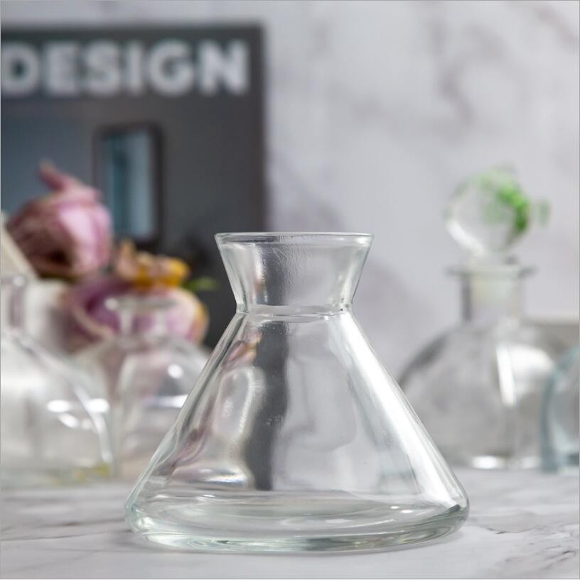 Differents Colors Triangular Flask Glass Bottles Glass Reed Diffuser with Strict