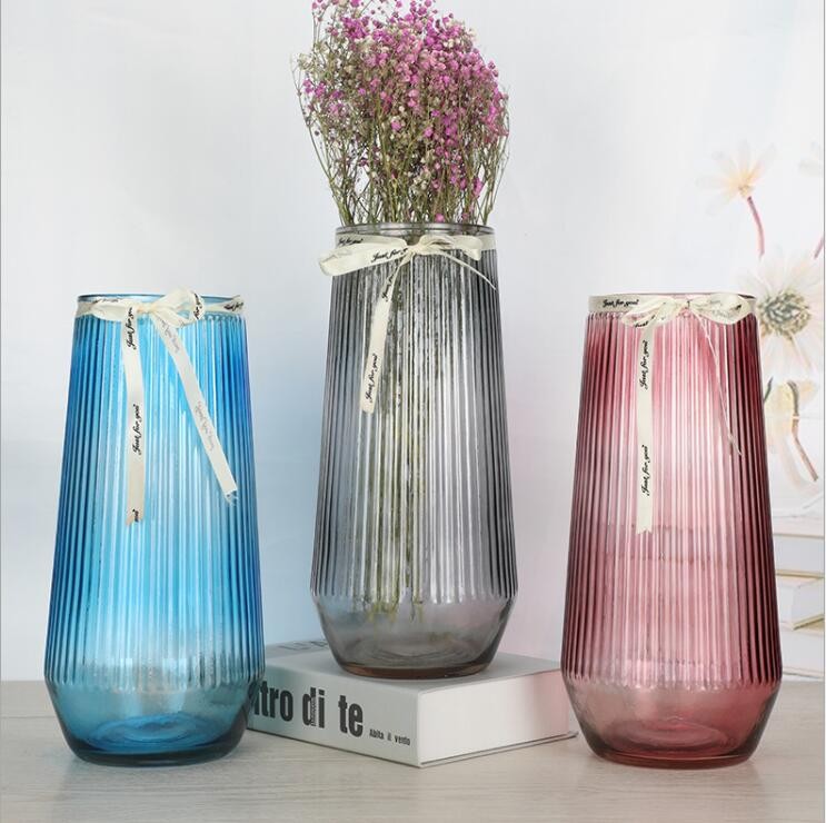 Elegant Vertical Grain Glass Vase Customized Glass Vase for Party Decor