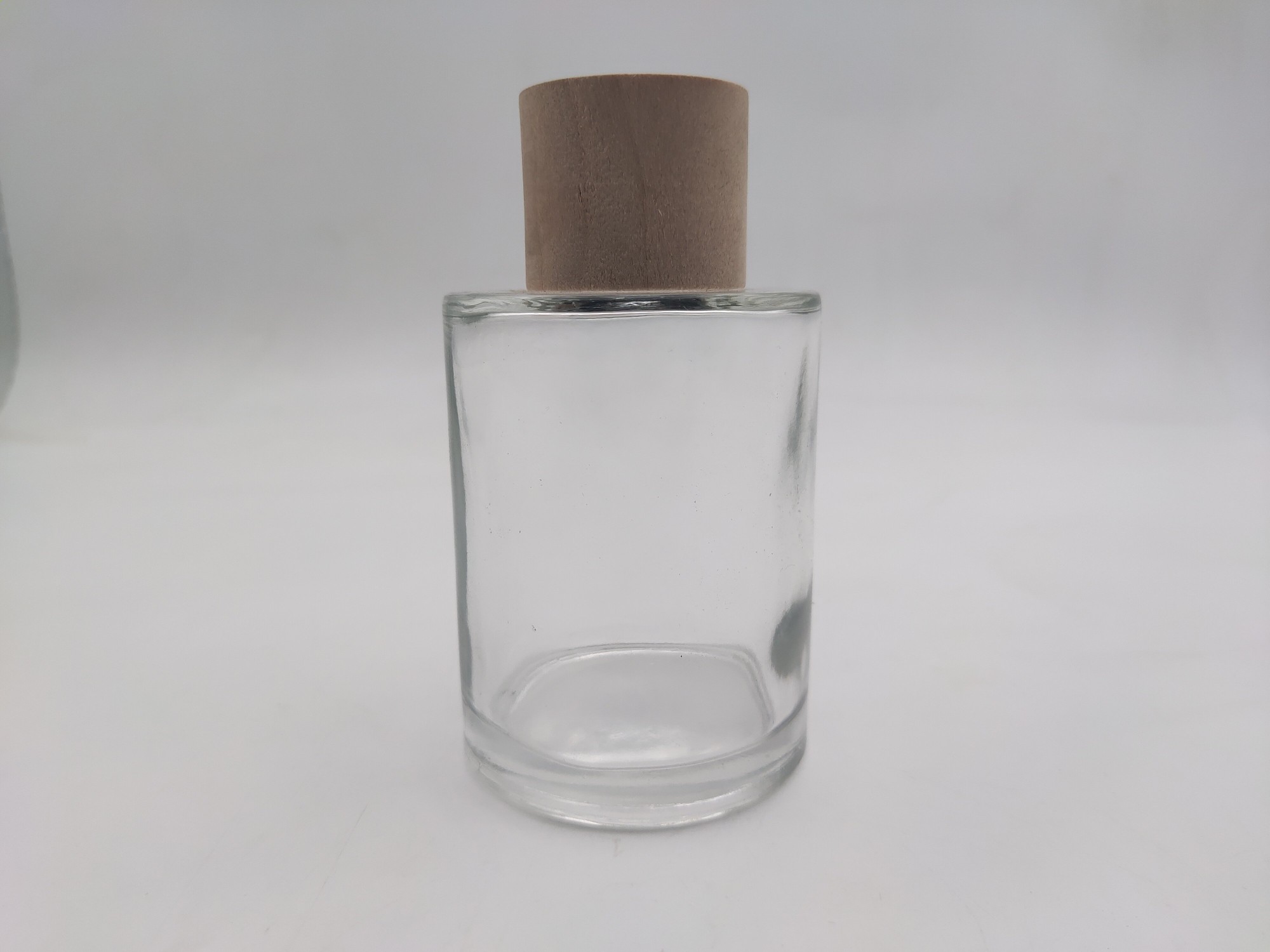 High Quality Clear Empty 100ml 150ml 200ml Round Perfume Reed Diffuser with Wood Cup