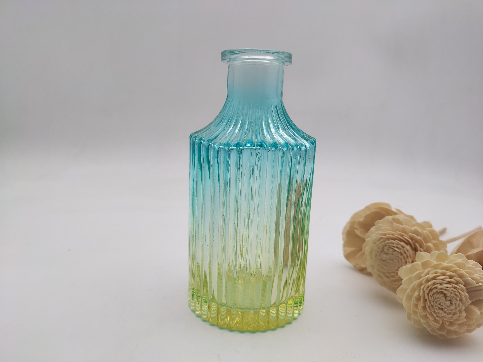 Wholesale 150ml 5oz Round Embossed Crystal Glass Empty Diffuser Bottle