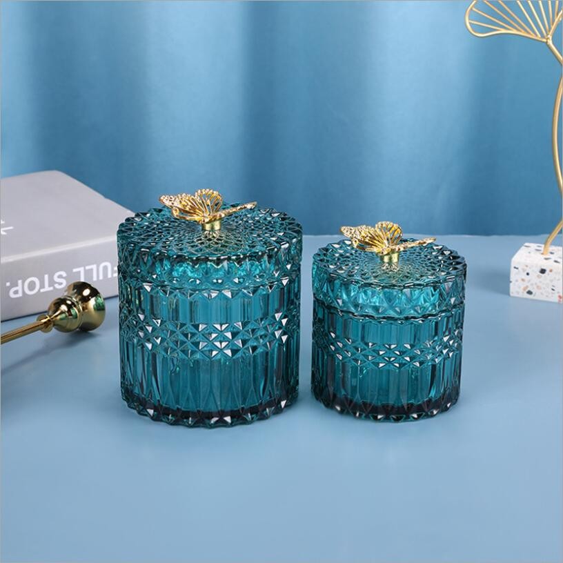 Wholesaler Thick Glass Crystal Holder Candle Jar Candy Container with Beautiful Glass Cover
